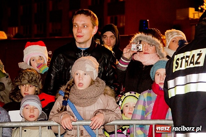 Zdjęcie w galerii na portalu naszraciborz.pl: Tradycyjny św. Mikołaj ze strażakami wiadomości z regionu
