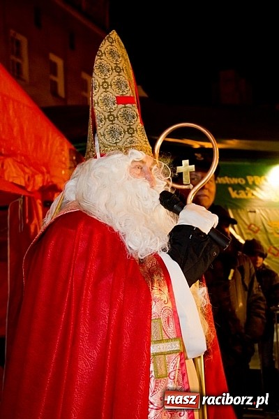 Zdjęcie w galerii na portalu naszraciborz.pl: Tradycyjny św. Mikołaj ze strażakami wiadomości z regionu