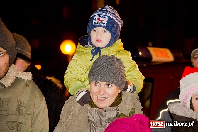 Zdjęcie w galerii na portalu naszraciborz.pl: Tradycyjny św. Mikołaj ze strażakami wiadomości z regionu