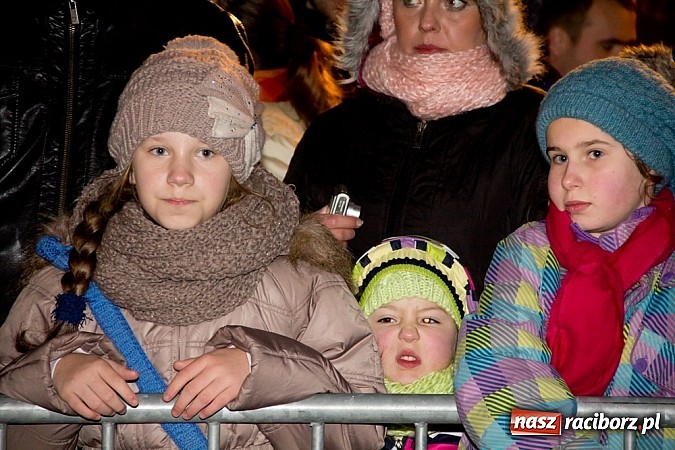 Zdjęcie w galerii na portalu naszraciborz.pl: Tradycyjny św. Mikołaj ze strażakami wiadomości z regionu