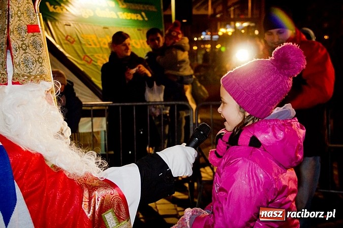 Zdjęcie w galerii na portalu naszraciborz.pl: Tradycyjny św. Mikołaj ze strażakami wiadomości z regionu