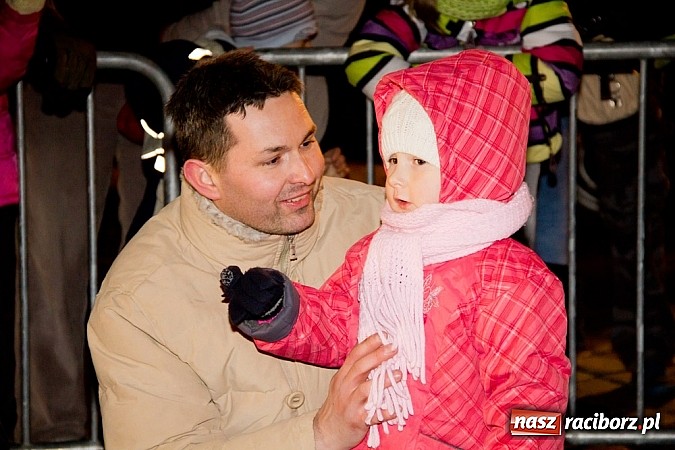 Zdjęcie w galerii na portalu naszraciborz.pl: Tradycyjny św. Mikołaj ze strażakami wiadomości z regionu