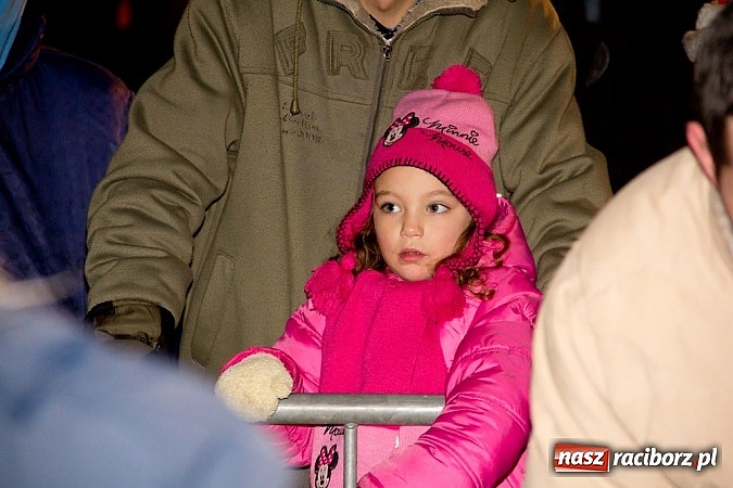 Zdjęcie w galerii na portalu naszraciborz.pl: Tradycyjny św. Mikołaj ze strażakami wiadomości z regionu