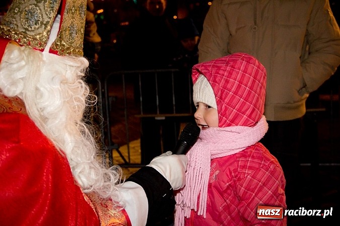 Zdjęcie w galerii na portalu naszraciborz.pl: Tradycyjny św. Mikołaj ze strażakami wiadomości z regionu