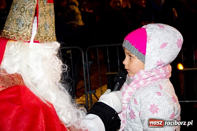 Zdjęcie w galerii na portalu naszraciborz.pl: Tradycyjny św. Mikołaj ze strażakami wiadomości z regionu