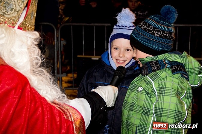 Zdjęcie w galerii na portalu naszraciborz.pl: Tradycyjny św. Mikołaj ze strażakami wiadomości z regionu