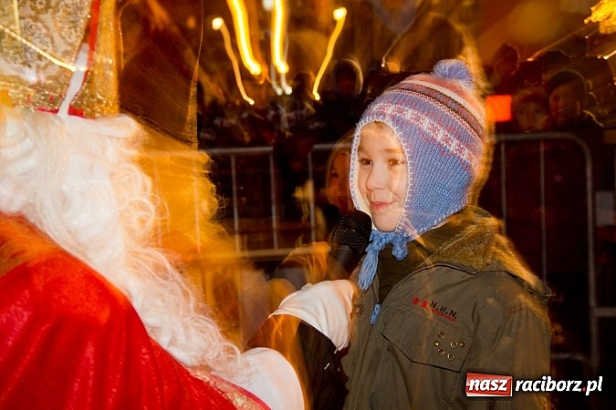Zdjęcie w galerii na portalu naszraciborz.pl: Tradycyjny św. Mikołaj ze strażakami wiadomości z regionu