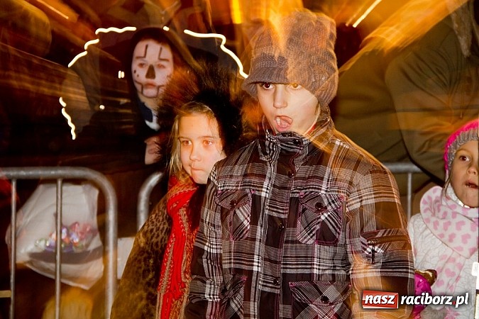 Zdjęcie w galerii na portalu naszraciborz.pl: Tradycyjny św. Mikołaj ze strażakami wiadomości z regionu