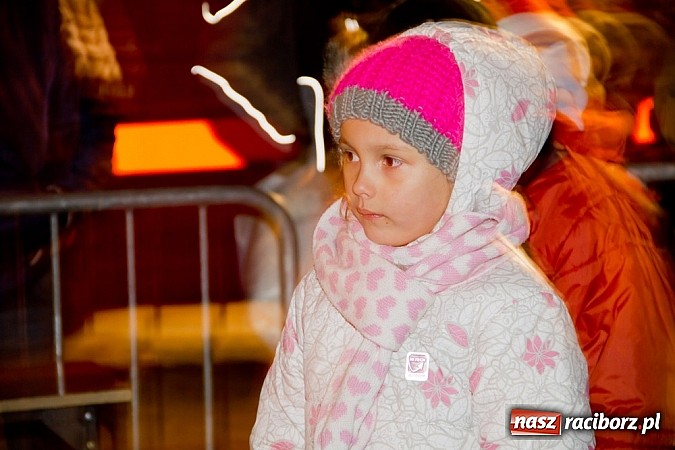 Zdjęcie w galerii na portalu naszraciborz.pl: Tradycyjny św. Mikołaj ze strażakami wiadomości z regionu