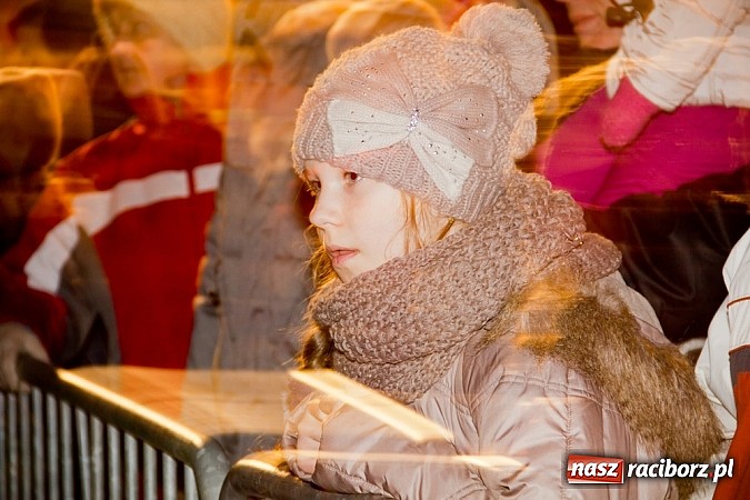 Zdjęcie w galerii na portalu naszraciborz.pl: Tradycyjny św. Mikołaj ze strażakami wiadomości z regionu