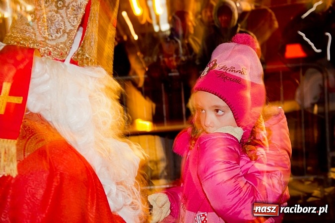Zdjęcie w galerii na portalu naszraciborz.pl: Tradycyjny św. Mikołaj ze strażakami wiadomości z regionu