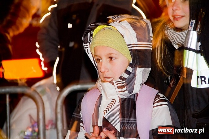 Zdjęcie w galerii na portalu naszraciborz.pl: Tradycyjny św. Mikołaj ze strażakami wiadomości z regionu