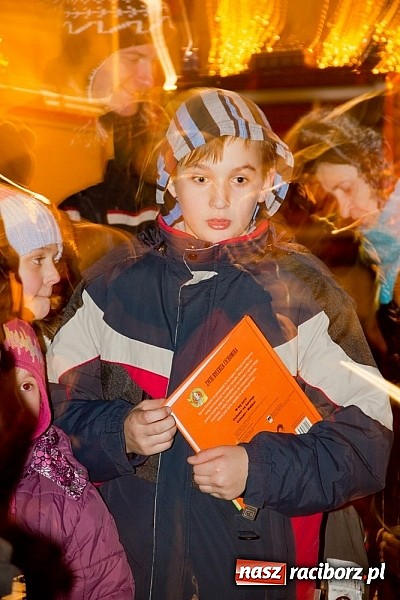 Zdjęcie w galerii na portalu naszraciborz.pl: Tradycyjny św. Mikołaj ze strażakami wiadomości z regionu