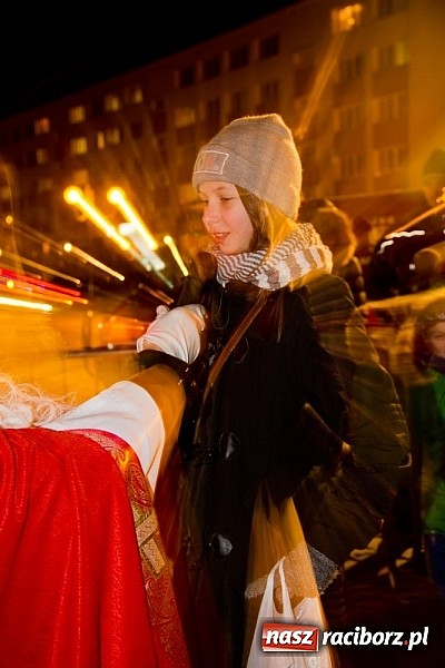 Zdjęcie w galerii na portalu naszraciborz.pl: Tradycyjny św. Mikołaj ze strażakami wiadomości z regionu