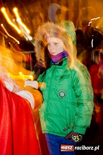 Zdjęcie w galerii na portalu naszraciborz.pl: Tradycyjny św. Mikołaj ze strażakami wiadomości z regionu