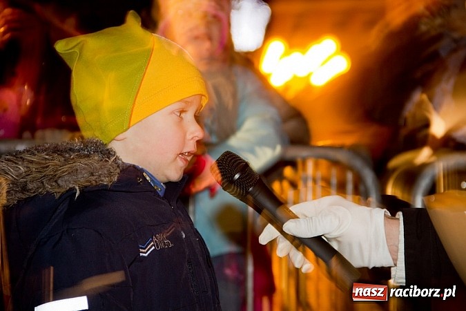 Zdjęcie w galerii na portalu naszraciborz.pl: Tradycyjny św. Mikołaj ze strażakami wiadomości z regionu