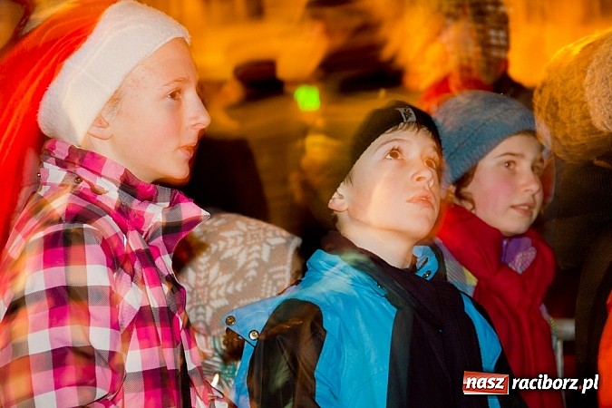 Zdjęcie w galerii na portalu naszraciborz.pl: Tradycyjny św. Mikołaj ze strażakami wiadomości z regionu