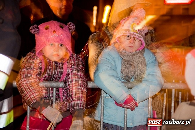 Zdjęcie w galerii na portalu naszraciborz.pl: Tradycyjny św. Mikołaj ze strażakami wiadomości z regionu