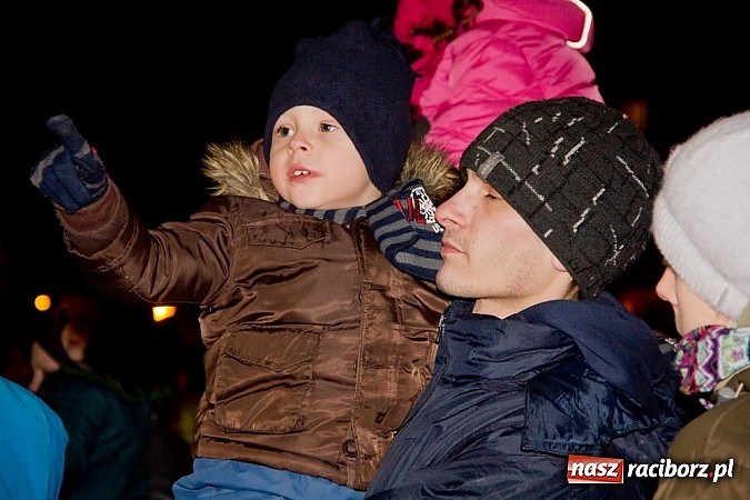 Zdjęcie w galerii na portalu naszraciborz.pl: Tradycyjny św. Mikołaj ze strażakami wiadomości z regionu
