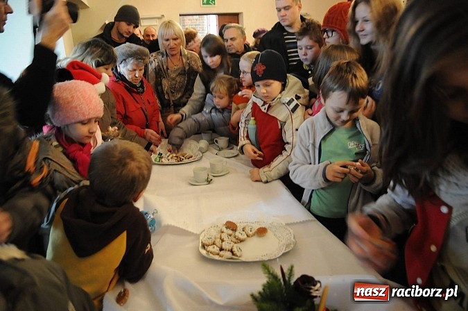 Zdjęcie w galerii na portalu naszraciborz.pl: Starodawnym zwyczajem św. Mikołaj wjechał konno na raciborski zamek wiadomości z regionu