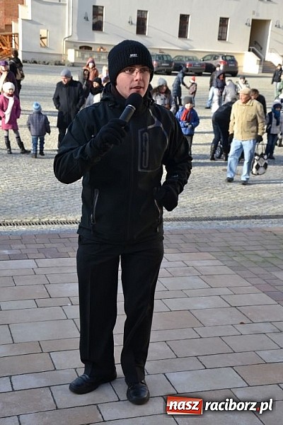 Zdjęcie w galerii na portalu naszraciborz.pl: Starodawnym zwyczajem św. Mikołaj wjechał konno na raciborski zamek wiadomości z regionu