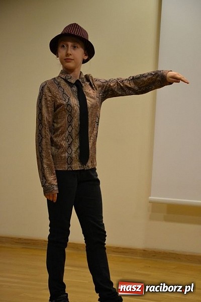 Zdjęcie w galerii na portalu naszraciborz.pl: Starodawnym zwyczajem św. Mikołaj wjechał konno na raciborski zamek wiadomości z regionu