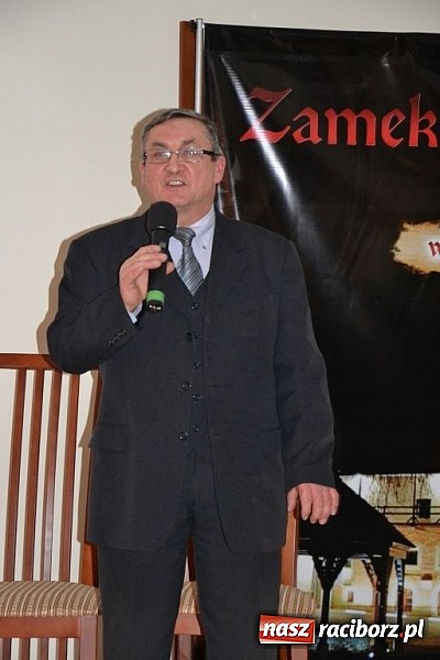 Zdjęcie w galerii na portalu naszraciborz.pl: Starodawnym zwyczajem św. Mikołaj wjechał konno na raciborski zamek wiadomości z regionu