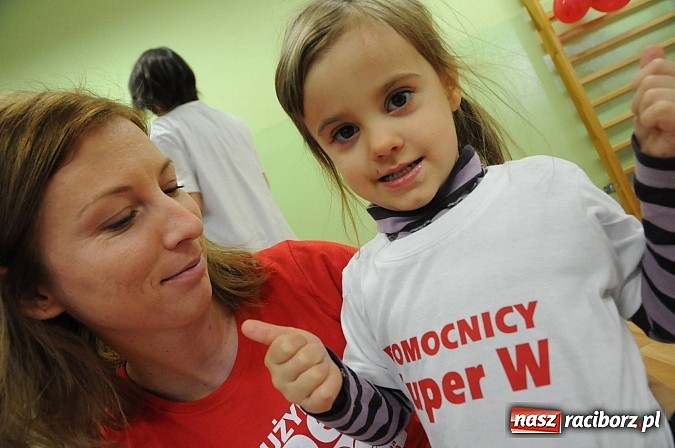 Zdjęcie w galerii na portalu naszraciborz.pl: Raciborska drużyna SUPER W połączyła pokolenia i przystąpiła dziś do akcji wiadomości z regionu