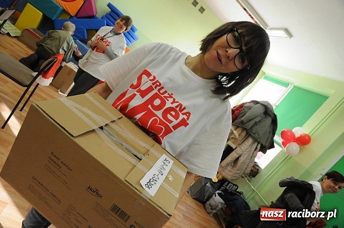 Zdjęcie w galerii na portalu naszraciborz.pl: Raciborska drużyna SUPER W połączyła pokolenia i przystąpiła dziś do akcji wiadomości z regionu