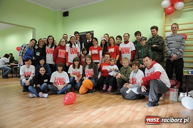 Zdjęcie w galerii na portalu naszraciborz.pl: Raciborska drużyna SUPER W połączyła pokolenia i przystąpiła dziś do akcji wiadomości z regionu