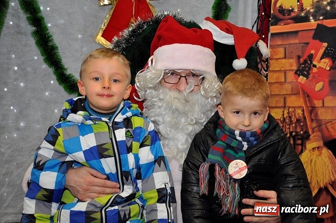 Zdjęcie w galerii na portalu naszraciborz.pl: Galeria Młyńska. Akcja poszukiwania pomocników św. Mikołaja trwa wiadomości z regionu