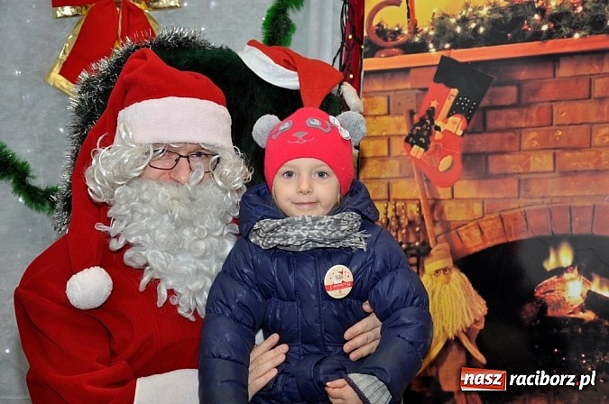 Zdjęcie w galerii na portalu naszraciborz.pl: Galeria Młyńska. Akcja poszukiwania pomocników św. Mikołaja trwa wiadomości z regionu