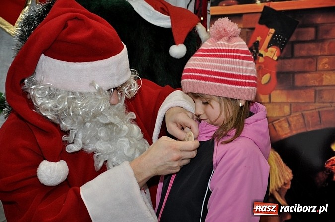 Zdjęcie w galerii na portalu naszraciborz.pl: Galeria Młyńska. Akcja poszukiwania pomocników św. Mikołaja trwa wiadomości z regionu