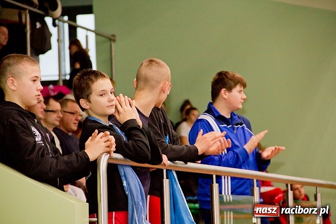 Zdjęcie w galerii na portalu naszraciborz.pl: W Arenie Rafako trwają zmagania zapaśniczek i zapaśników wiadomości z regionu