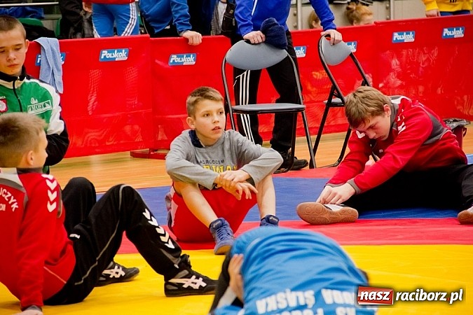 Zdjęcie w galerii na portalu naszraciborz.pl: W Arenie Rafako trwają zmagania zapaśniczek i zapaśników wiadomości z regionu