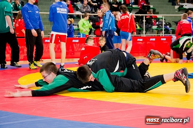 Zdjęcie w galerii na portalu naszraciborz.pl: W Arenie Rafako trwają zmagania zapaśniczek i zapaśników wiadomości z regionu