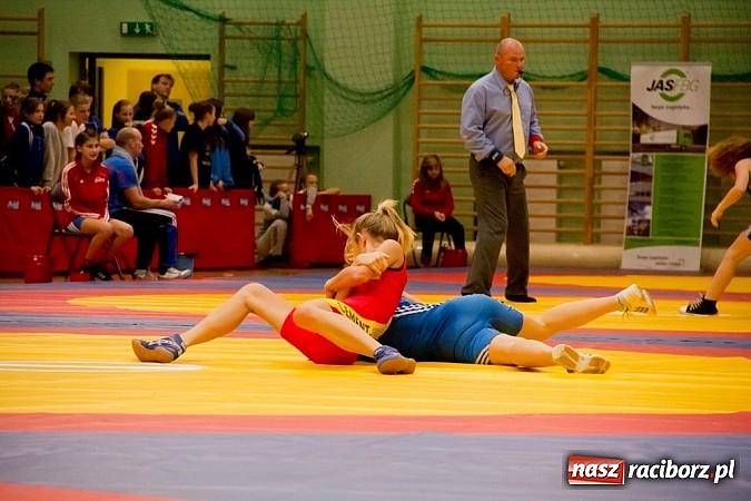 Zdjęcie w galerii na portalu naszraciborz.pl: W Arenie Rafako trwają zmagania zapaśniczek i zapaśników wiadomości z regionu