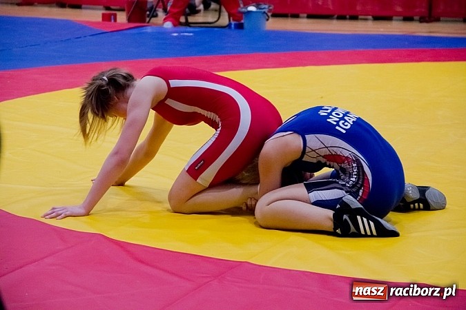 Zdjęcie w galerii na portalu naszraciborz.pl: W Arenie Rafako trwają zmagania zapaśniczek i zapaśników wiadomości z regionu