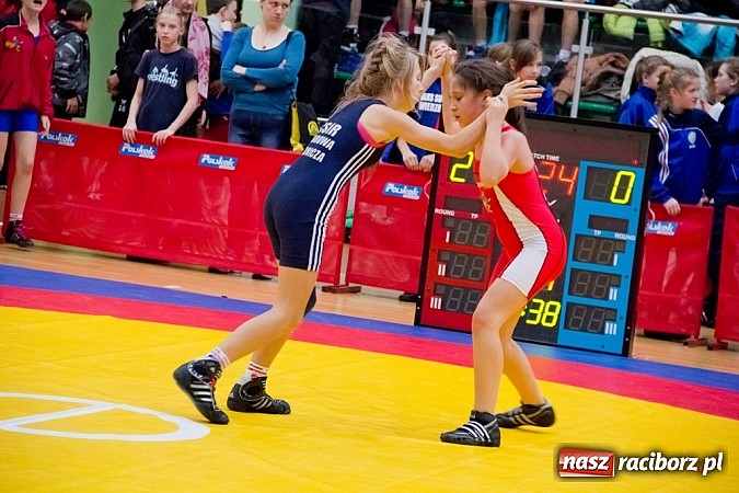 Zdjęcie w galerii na portalu naszraciborz.pl: W Arenie Rafako trwają zmagania zapaśniczek i zapaśników wiadomości z regionu