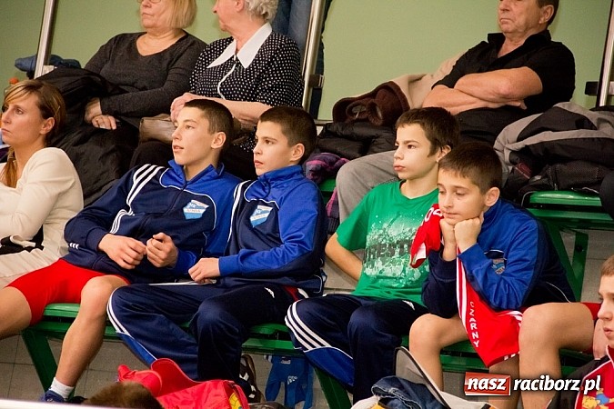 Zdjęcie w galerii na portalu naszraciborz.pl: W Arenie Rafako trwają zmagania zapaśniczek i zapaśników wiadomości z regionu