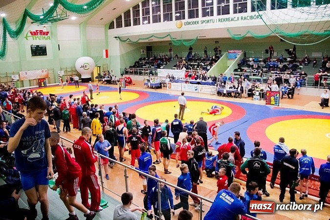 Zdjęcie w galerii na portalu naszraciborz.pl: W Arenie Rafako trwają zmagania zapaśniczek i zapaśników wiadomości z regionu