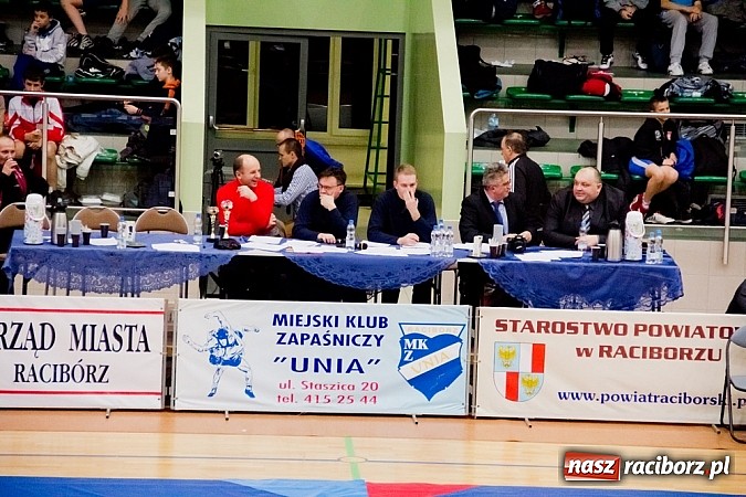 Zdjęcie w galerii na portalu naszraciborz.pl: W Arenie Rafako trwają zmagania zapaśniczek i zapaśników wiadomości z regionu