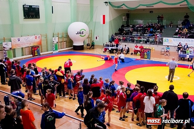 Zdjęcie w galerii na portalu naszraciborz.pl: W Arenie Rafako trwają zmagania zapaśniczek i zapaśników wiadomości z regionu