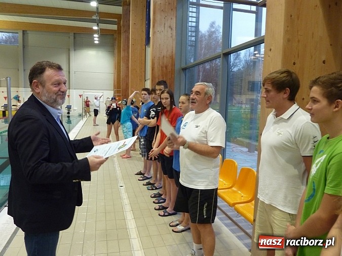 Zdjęcie w galerii na portalu naszraciborz.pl: Pływanie. Michał Błaszczyk w roli głównej wiadomości z regionu