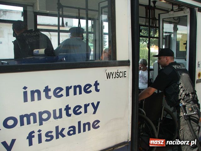 Zdjęcie w galerii na portalu naszraciborz.pl: Bomba opuściła Racibórz wiadomości z regionu