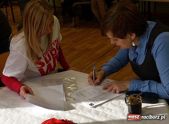 Zdjęcie w galerii na portalu naszraciborz.pl: Szlachetna Paczka w I LO wiadomości z regionu