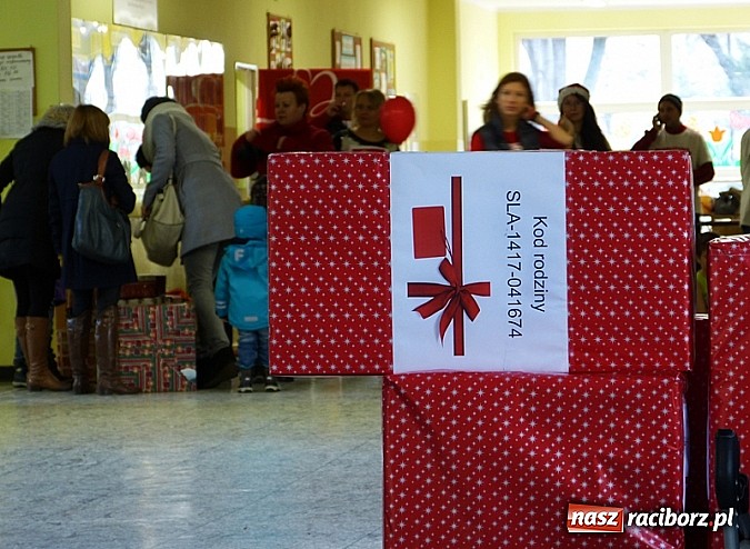 Zdjęcie w galerii na portalu naszraciborz.pl: Szlachetna Paczka w I LO wiadomości z regionu