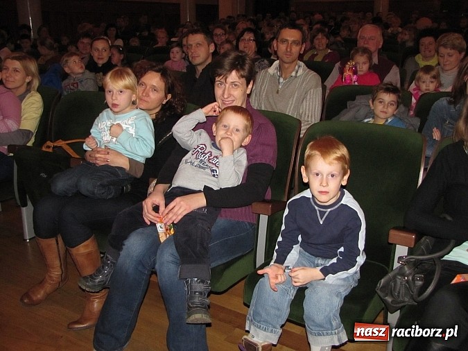 Zdjęcie w galerii na portalu naszraciborz.pl: Teatralne Mikołajki w RCK wiadomości z regionu