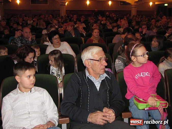 Zdjęcie w galerii na portalu naszraciborz.pl: Teatralne Mikołajki w RCK wiadomości z regionu