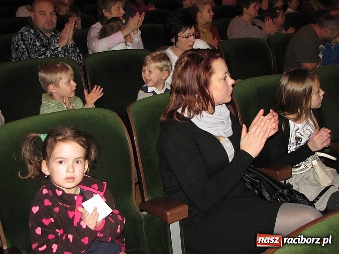Zdjęcie w galerii na portalu naszraciborz.pl: Teatralne Mikołajki w RCK wiadomości z regionu